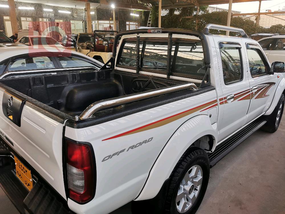 نيسان NP300